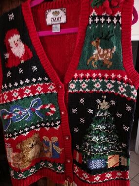 Vintage Tiara Red & Green Holiday Cable Knit Sweater Vest Large